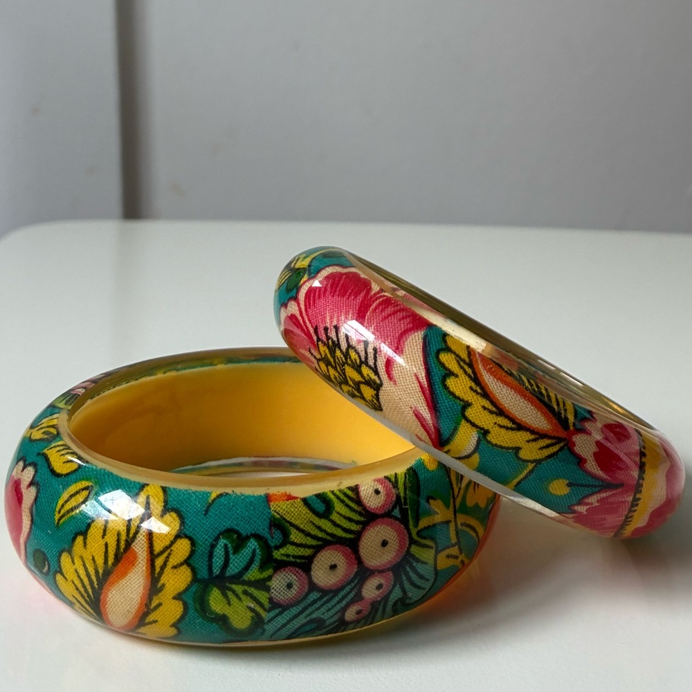 Vintage boho Lucite Floral Patterned Bangles set of 2